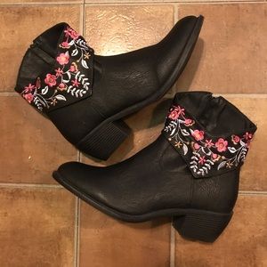 Alondra women black&floral cowgirl boots size 7.5